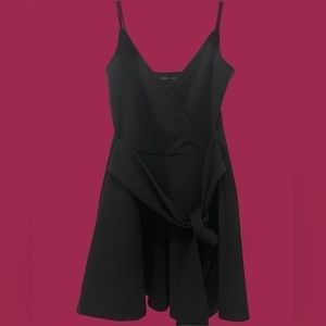 (NWOT) HIGH STREET V-Neck Sleeveless Black Romper - Small